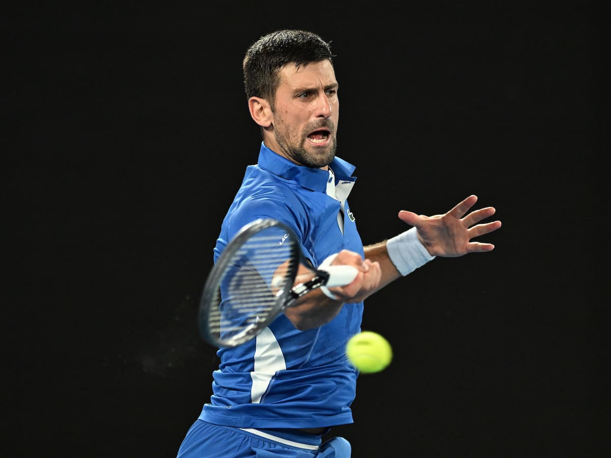 Novak Djokovic inició con pie derecho la defensa del título en Australia