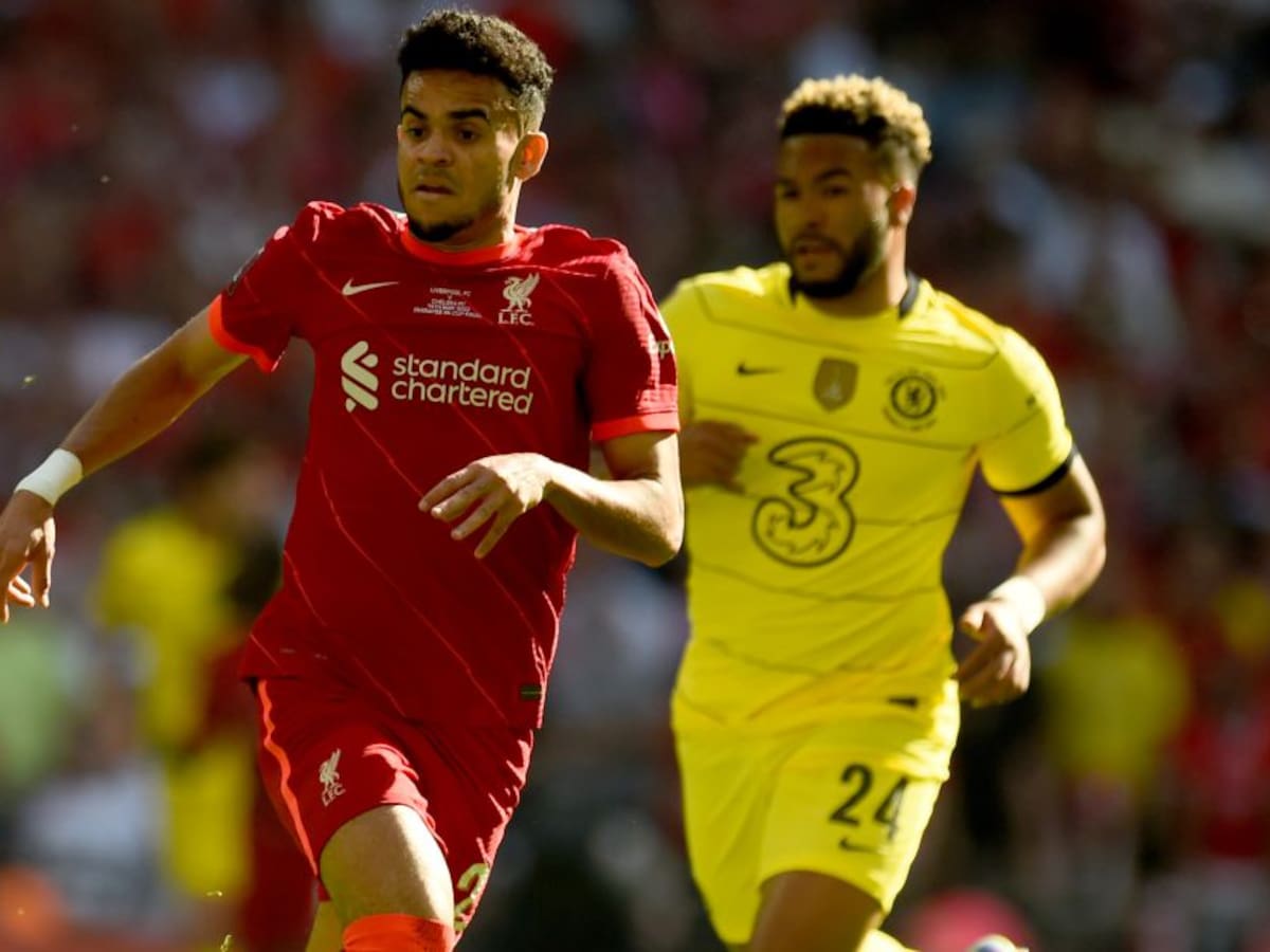 Roberto Carlos sobre Díaz: "Representa la magia y el famoso fútbol moderno"