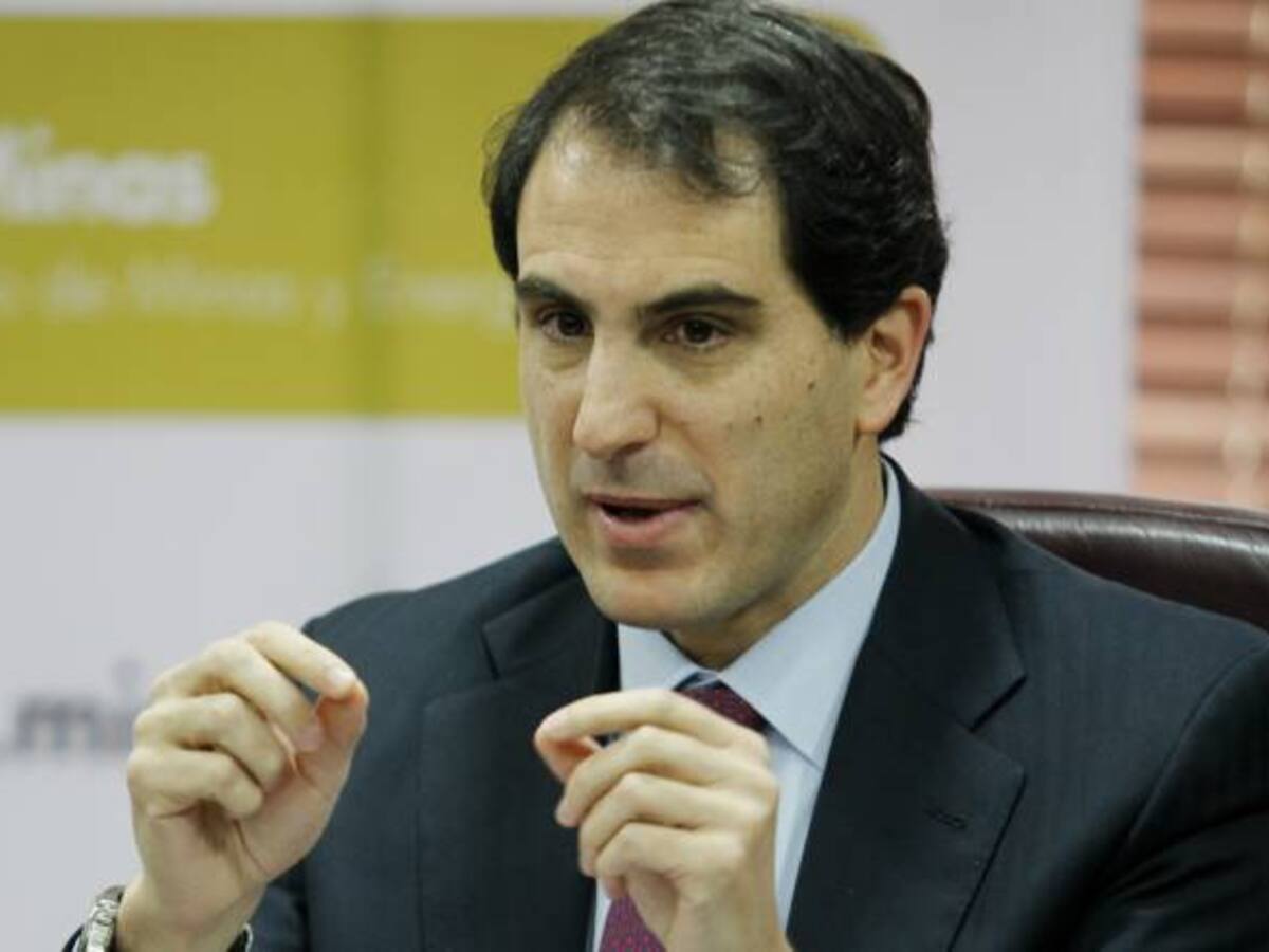 Centro Democrático apoyaría moción de censura al ministro de Minas