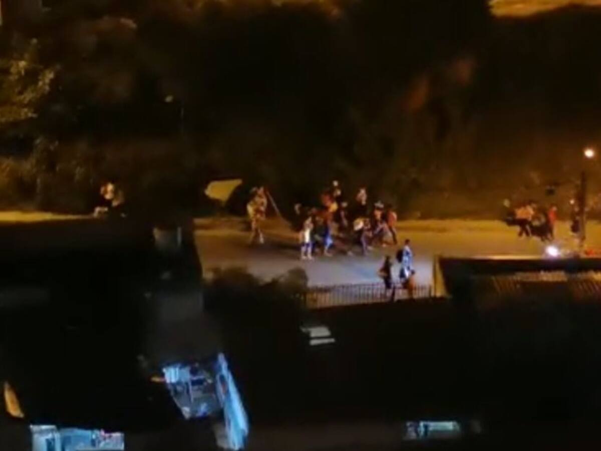 VIDEO: Grupos de venezolanos bajan desde la comuna 14