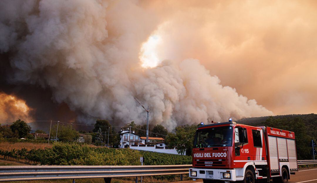 Italia vivió más de 30.000 incendios forestales en el último mes