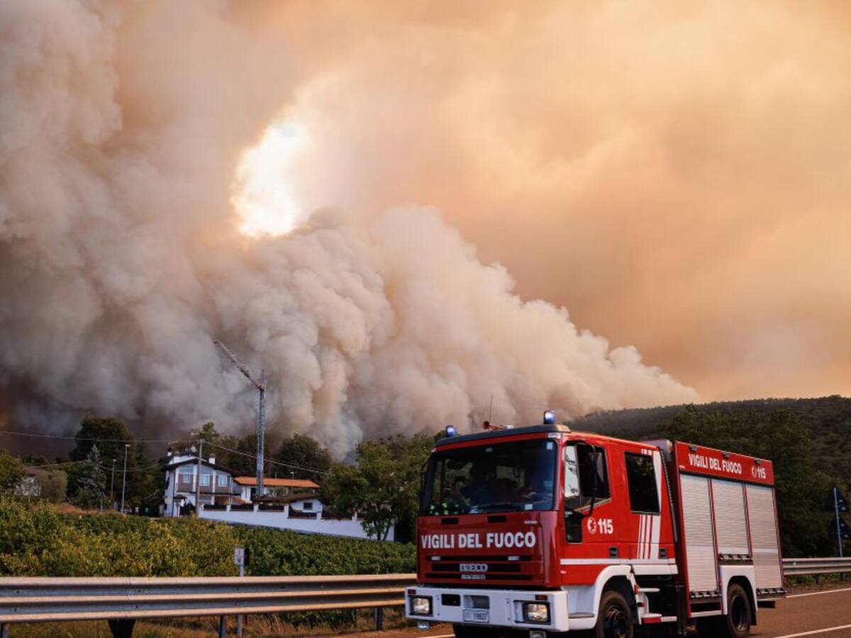 Italia vivió más de 30.000 incendios forestales en el último mes