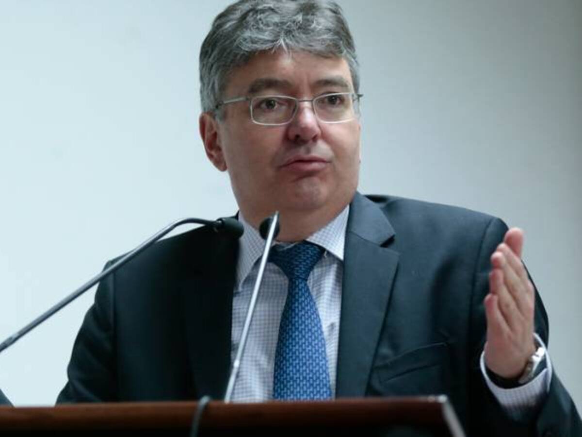 Minhacienda pide identificar y capturar a responsables de escándalo en Reficar