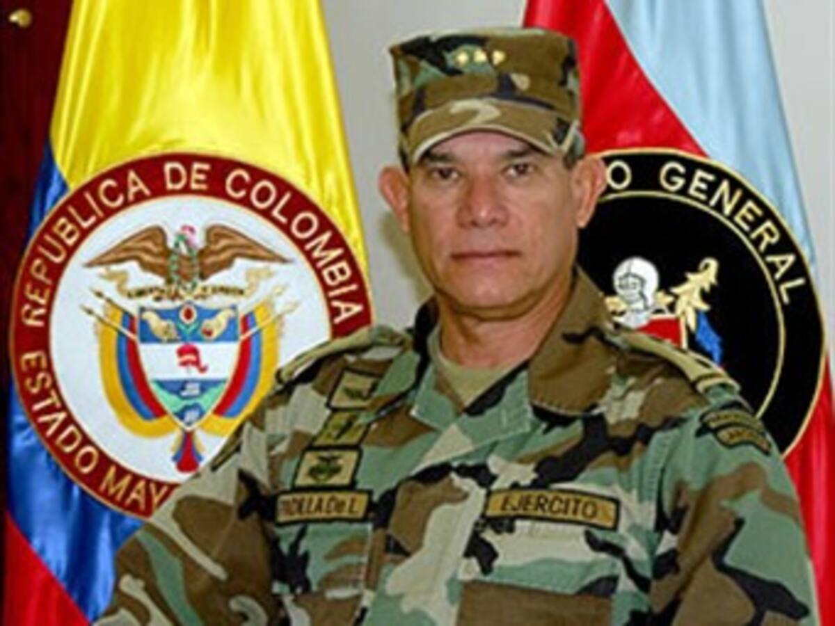 General Freddy Padilla de León pone a disposición del Presidente su cargo