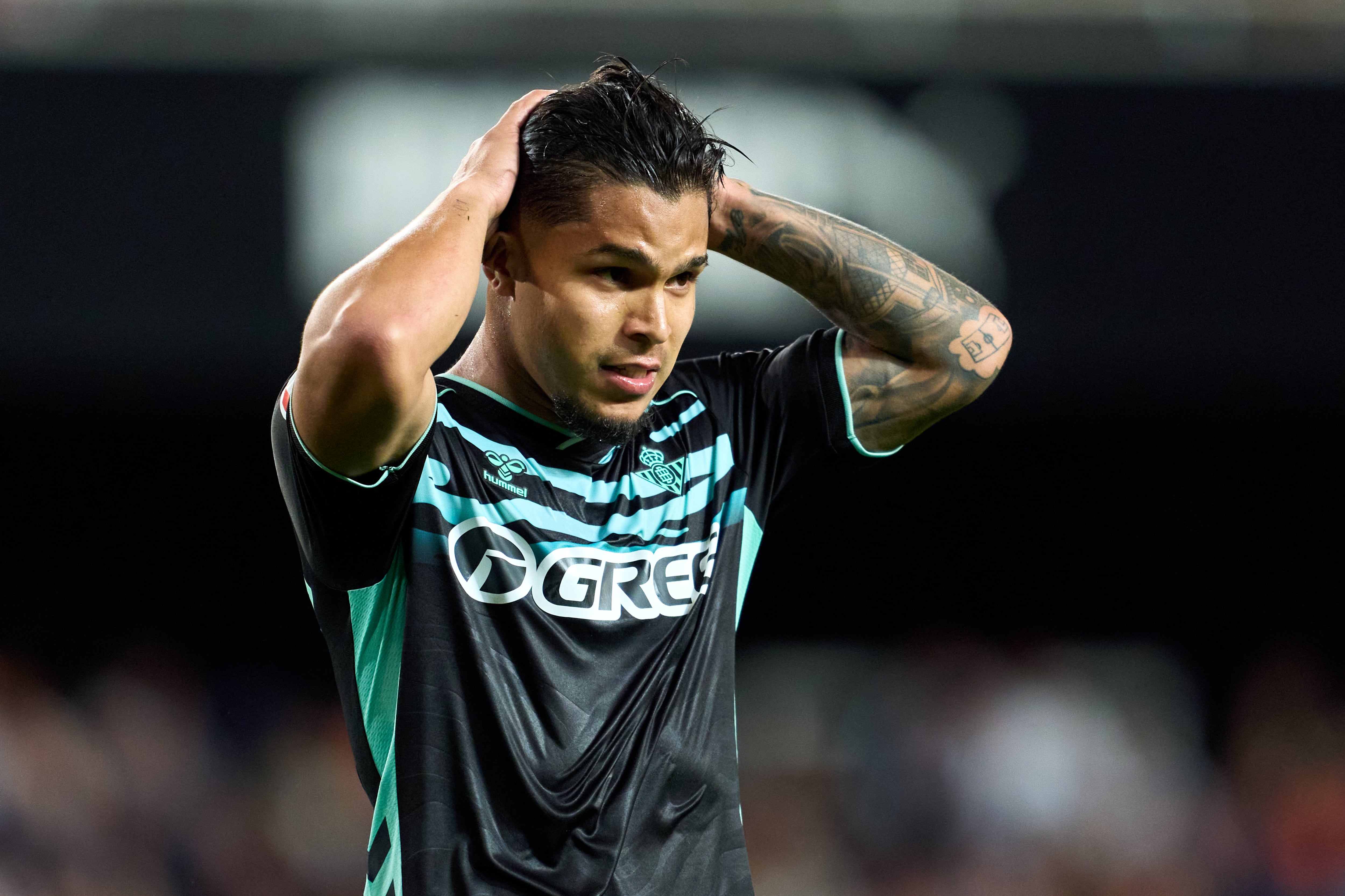 Juan Camilo Hernández durante su pasado partido con el Real Betis ante el Valencia. (Photo by Mateo Villalba Sanchez/Getty Images)