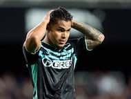 Juan Camilo Hernández durante su pasado partido con el Real Betis ante el Valencia. (Photo by Mateo Villalba Sanchez/Getty Images)