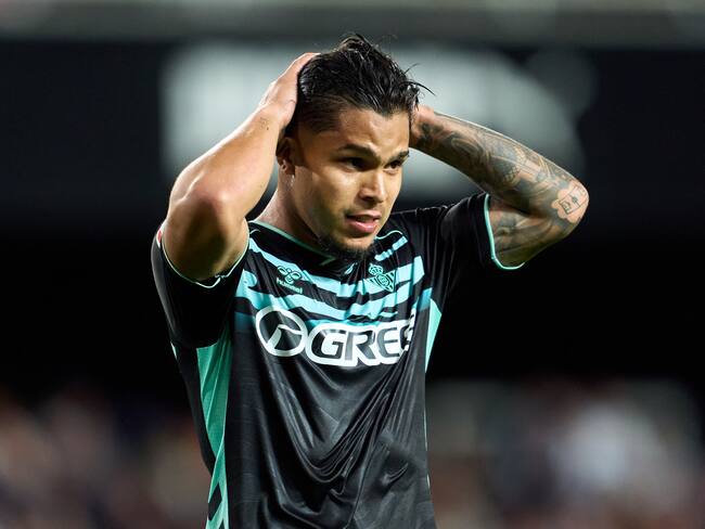 Juan Camilo Hernández durante su pasado partido con el Real Betis ante el Valencia. (Photo by Mateo Villalba Sanchez/Getty Images)