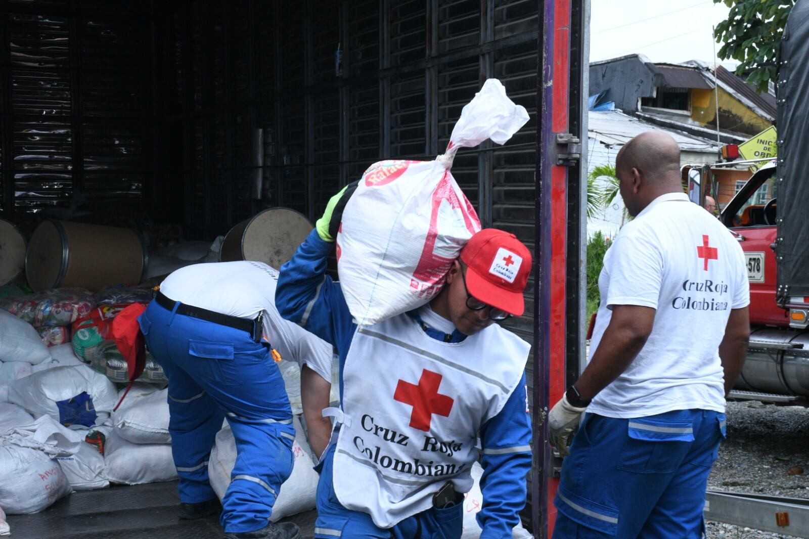 Más de 400 toneladas de ayudas ya llegan a afectados por el terremoto en Colombia. Foto: Cruz Roja Colombiana.