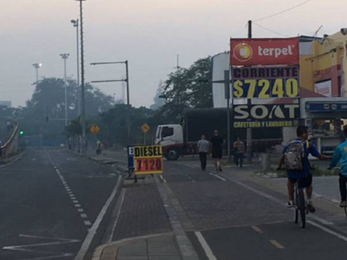 Desesperados habitantes del norte de Cali por humo y mal olor