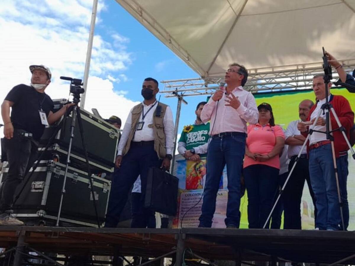 He recibido la bandera liberal en mis manos: Gustavo Petro