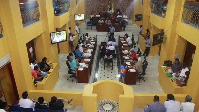 Concejo de Cartagen estudia estrategias para mantener el campo deportivo en el barrios Crespo. Foto: Concejo de Cartagena.