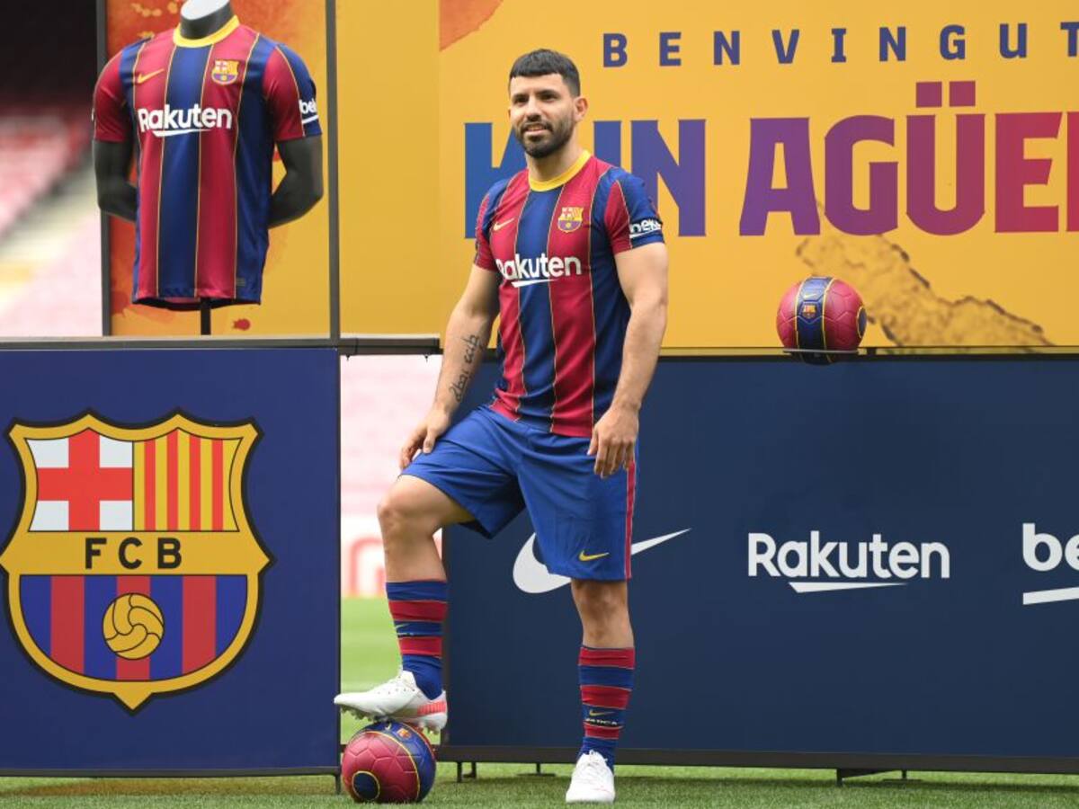 'Kun' Agüero cree que Messi seguirá en el Barcelona y espera jugar con él