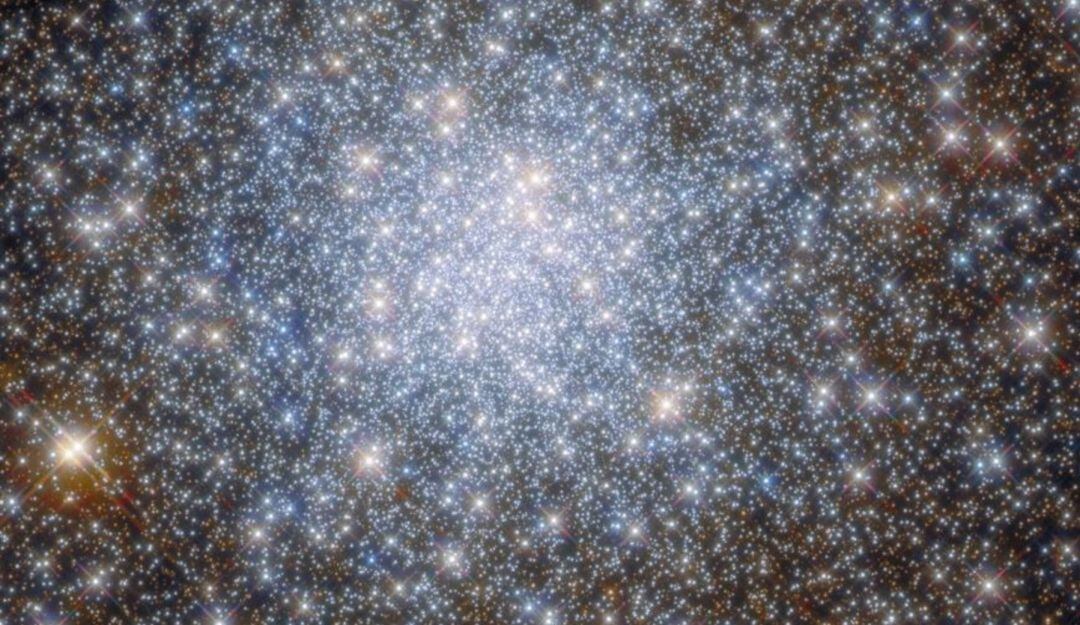Telescopio Hubble contempla un cielo repleto de estrellas
