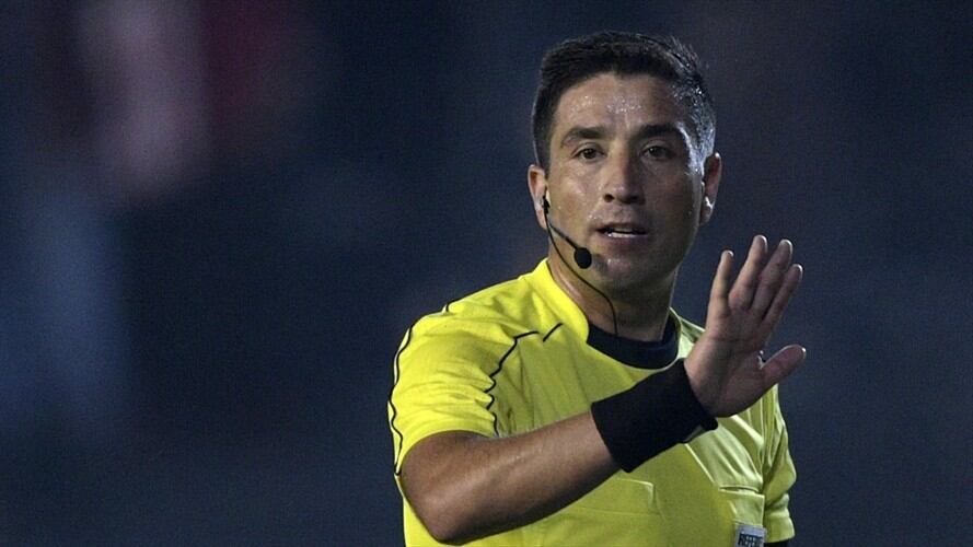 Eduardo Gamboa fue sancionado con 18 semanas de suspensión por la Comisión Arbitral de la Federación local chilena. Foto: Getty Images