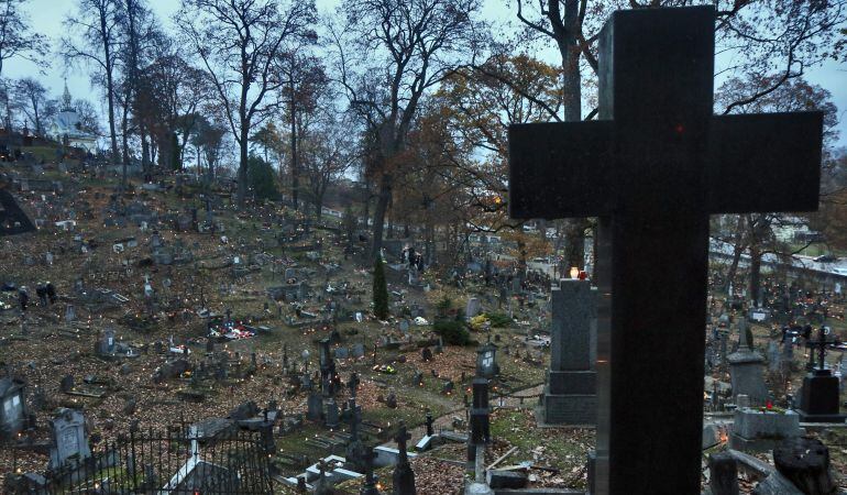 ¡De no creer! Ciudad se está quedando sin espacio en los cementerios