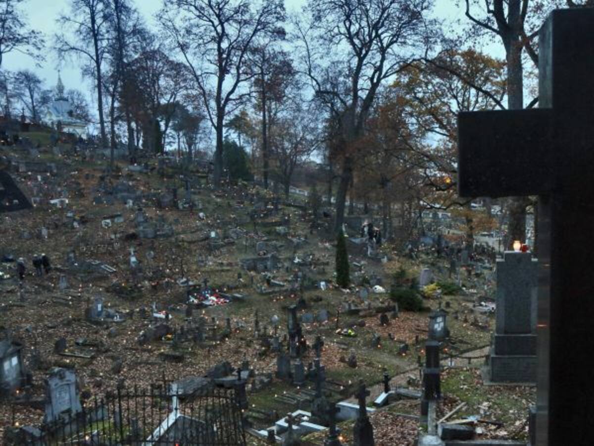 ¡De no creer! Ciudad se está quedando sin espacio en los cementerios