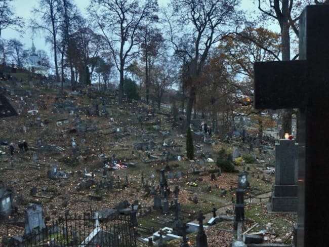 ¡De no creer! Ciudad se está quedando sin espacio en los cementerios