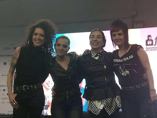Feminismo y rock empoderan a mujeres en la escena musical de Colombia