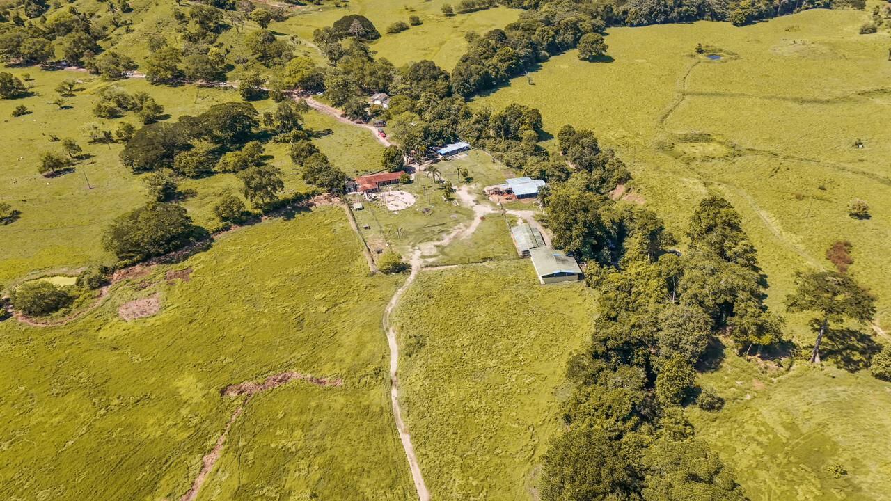 Los predios suman cerca de 3.000 hectáreas distribuidas en 32 unidades; habían sido utilizados durante décadas por redes del narcotráfico y estructuras paramilitares.