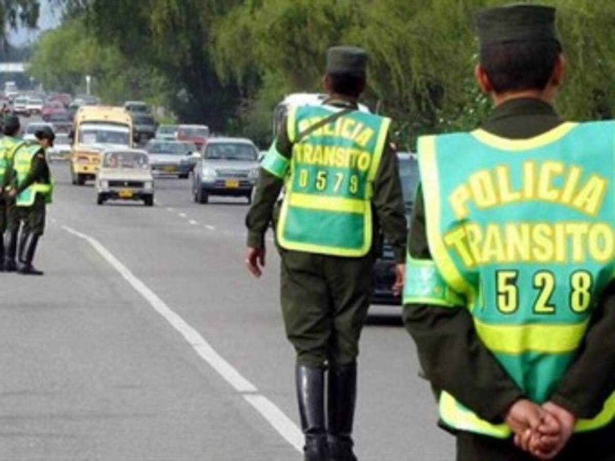 No habrá restricción para vehículos este fin de semana en vías nacionales: Policía