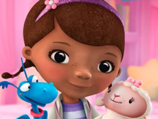 Médico pediatra agradece a la ‘Doctora juguetes’ por su buena labor