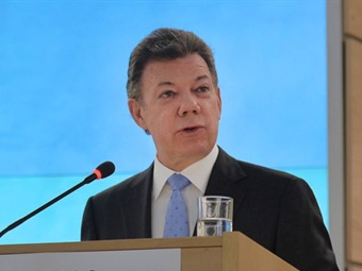Resumen 7:00 am: Santos hace un llamado para buscar salida a la crisis de los mercados
