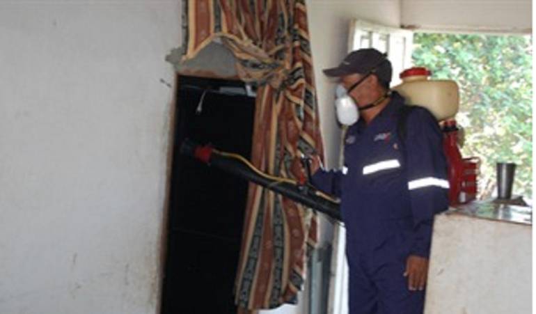 Para reforzar las fumigaciones también se realizó mantenimiento de los sumideros y pozos sépticos