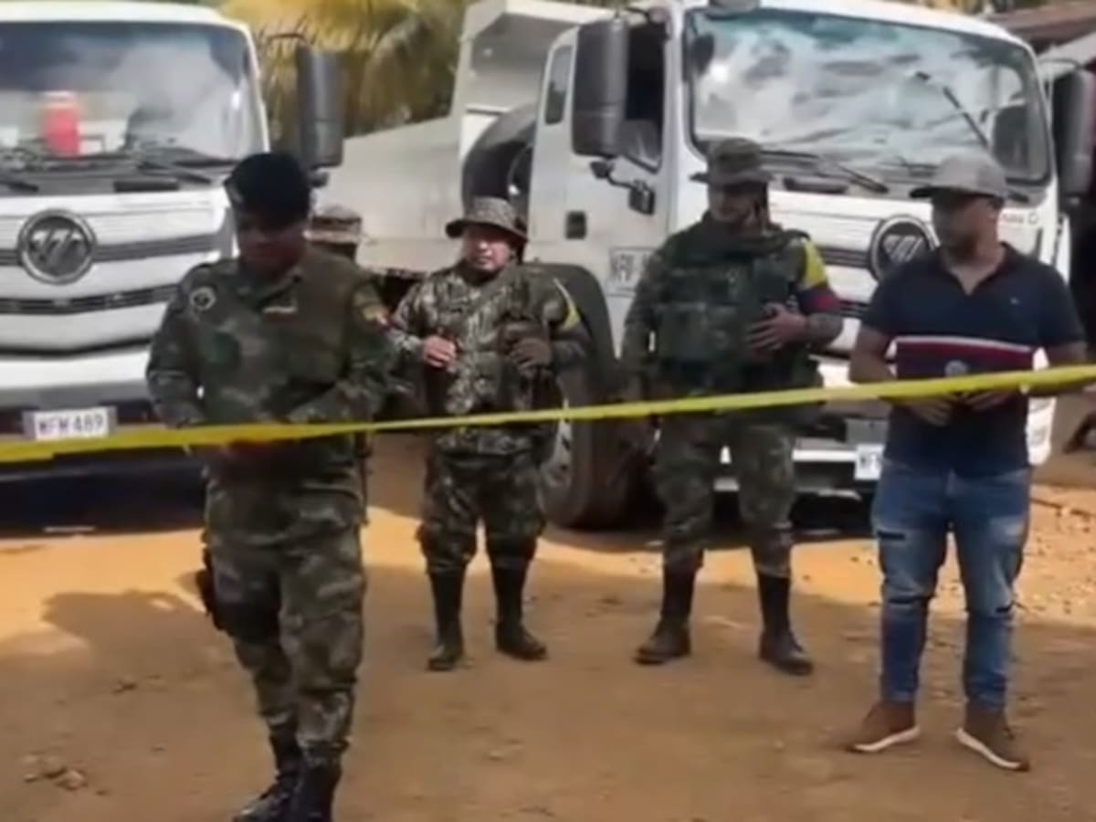 Disidencias de ‘Iván Mordisco’ entregaron maquinaria amarilla y volquetas en el sur del Cauca