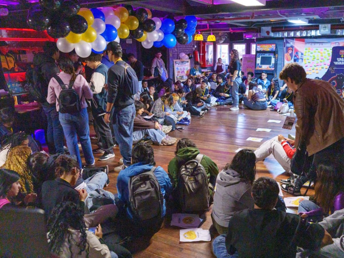 Atenea lanza Somos E, una comunidad para jóvenes beneficiarios de becas en Bogotá