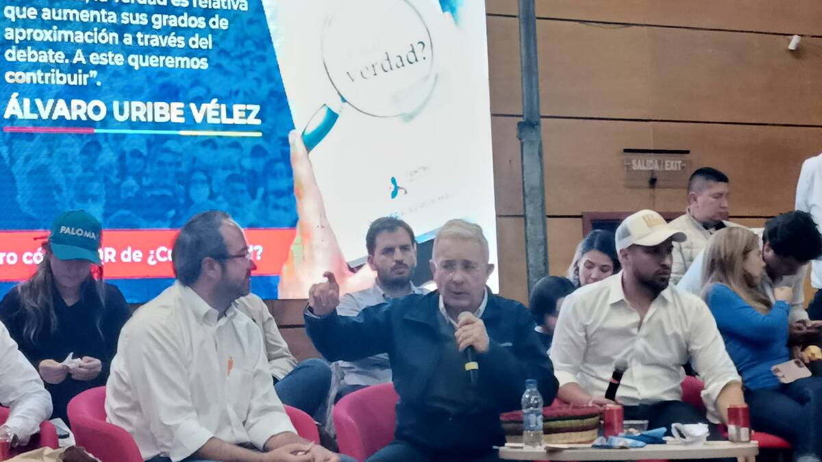 “La reforma a la salud tendría unos costos insostenibles”: expresidente, Uribe