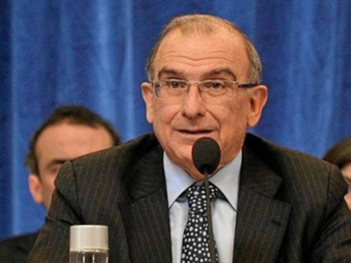 Gobierno pide a la Iglesia socializar proceso de paz en las regiones