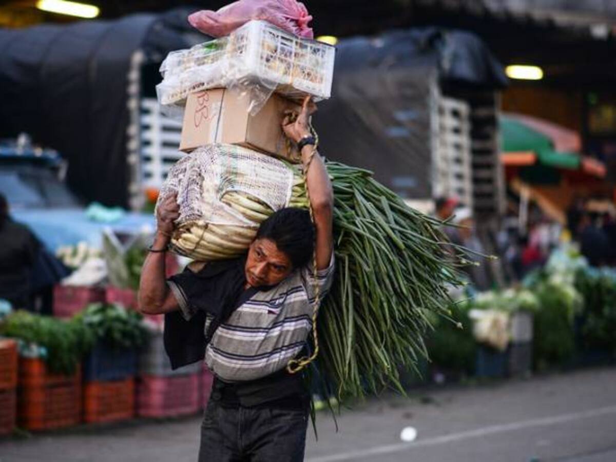 Comerciantes preocupados por alzas de hasta 166% en Corabastos
