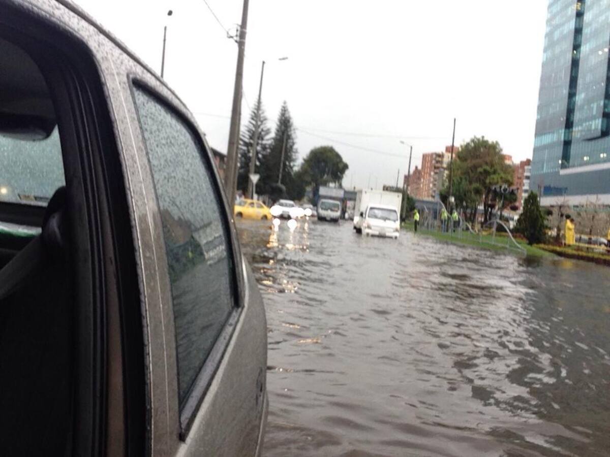 La carrera novena, entre calles 106 y 116 quedó intransitable durante un par de horas.