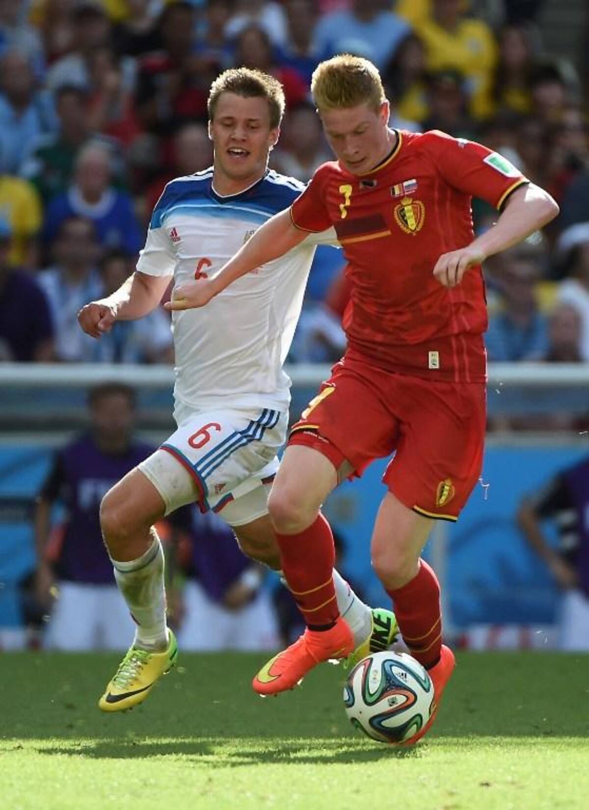 Tras un partido sin emociones, Divock Origi marcó el gol del triunfo en el minuto 87 y le dio el pase a octavos de los belgas.