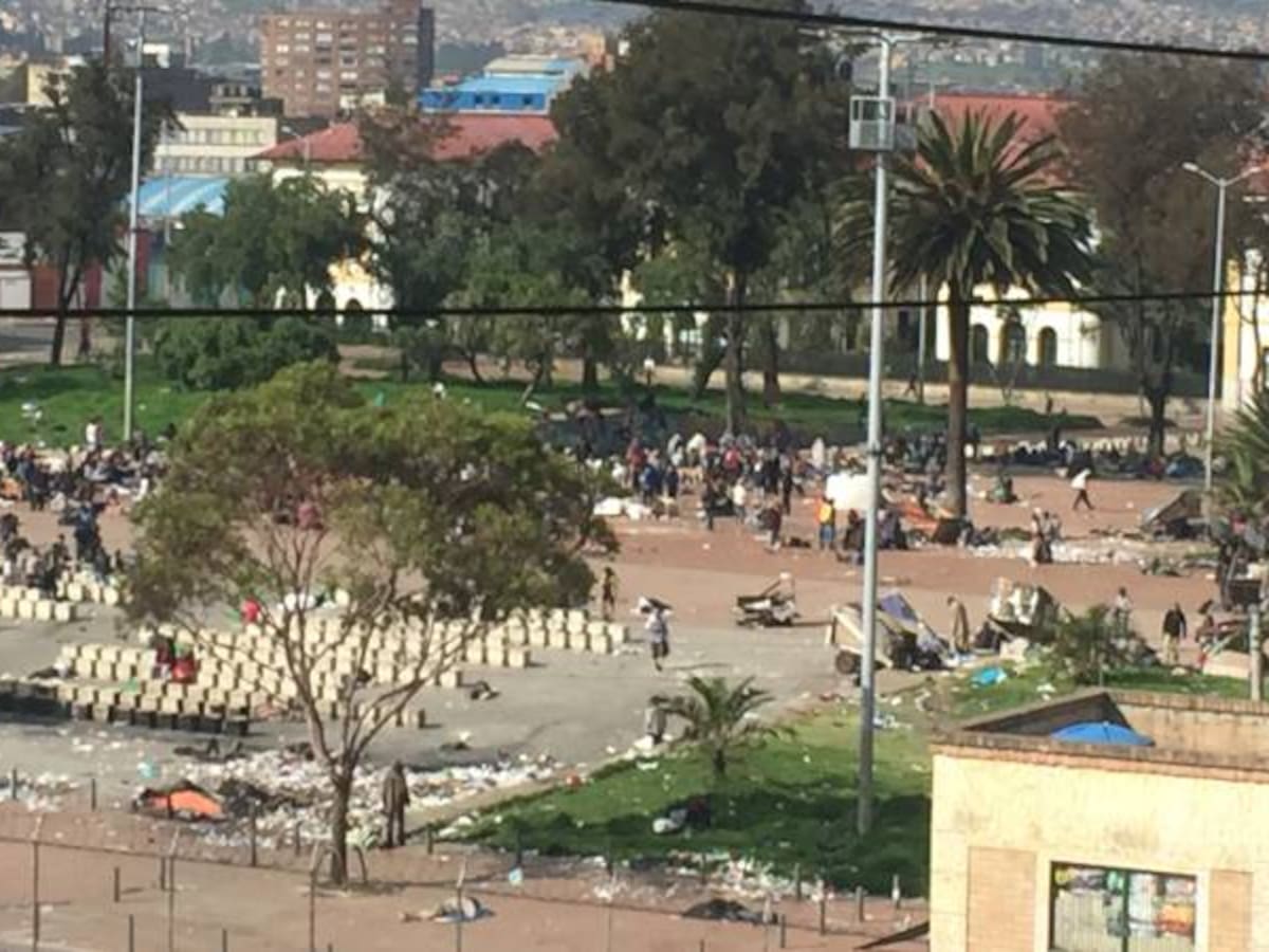 Plaza España en Bogotá se convirtió en refugio impenetrable de habitantes de calle