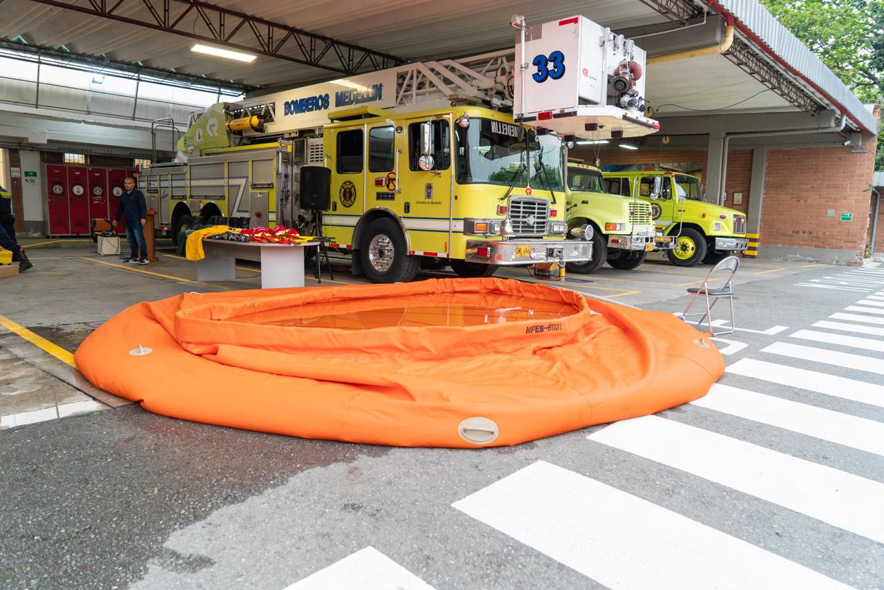 Donación de 5 piscinas especiales a los cuerpos de bomberos en el Valle de Aburrá. Cortesía.