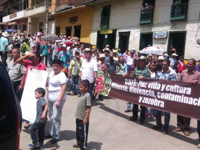 Más de 3.000 campesinos participan en protesta agraria