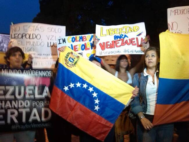 Venezolanos en Medellín harán plantón contra el presidente Maduro