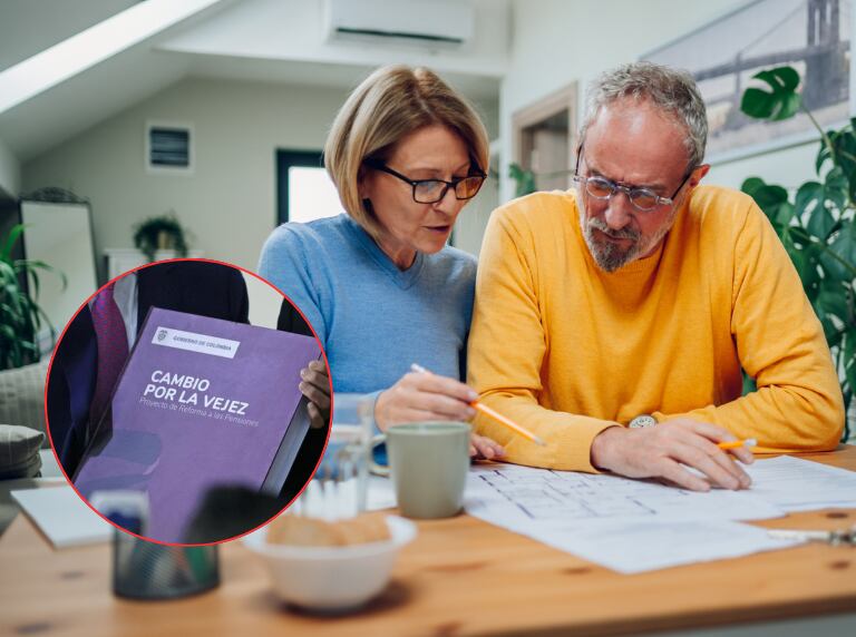 Pareja de adultos mayores revisando papeles en su casa / Reforma Pensional 2024 (Getty Images)