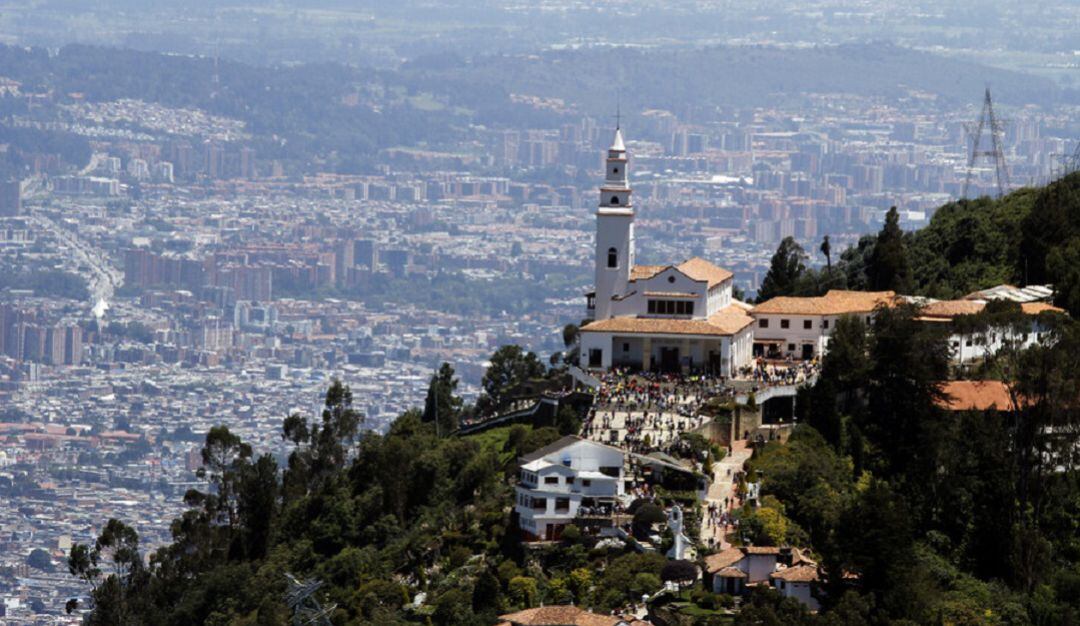 60 mil personas tradicionalmente ascienden el Cerro de Monserrate en Semana Santa