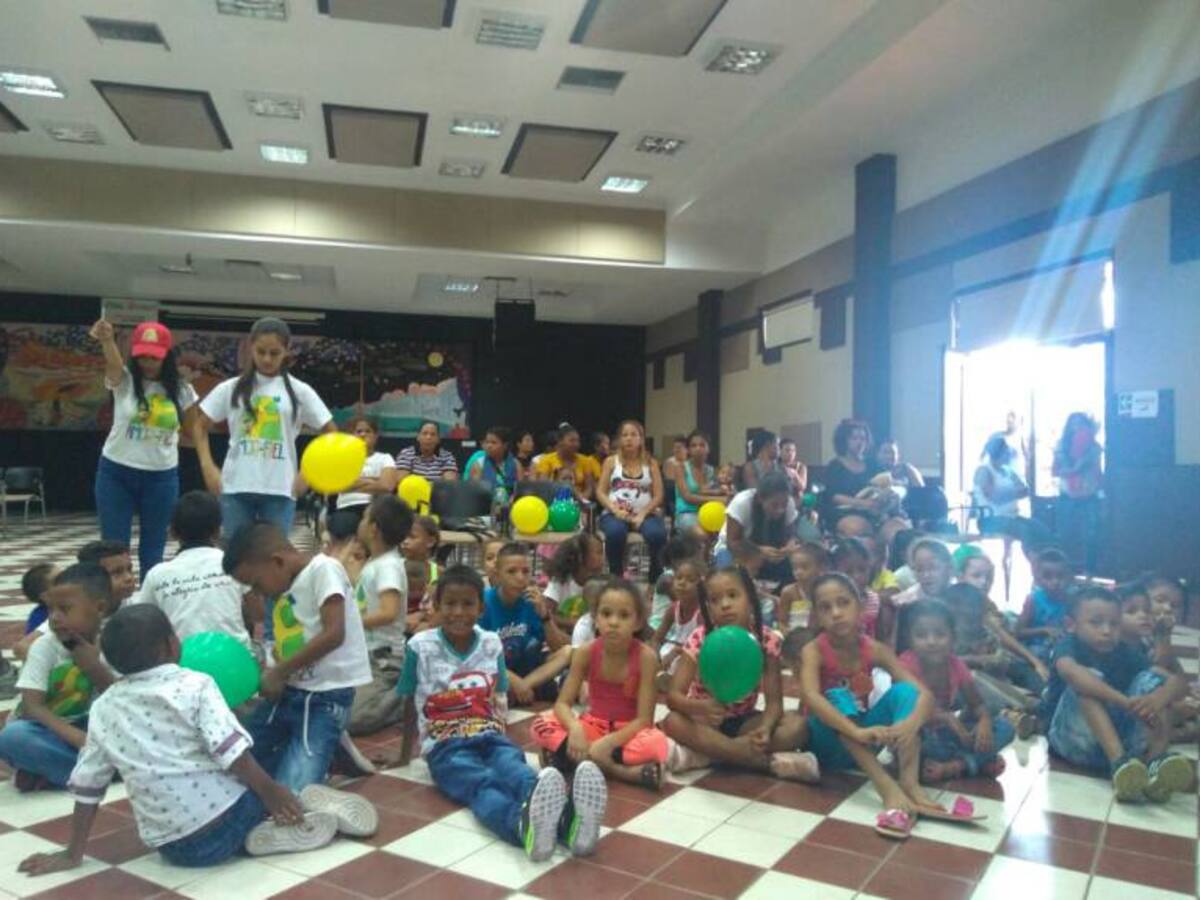 300 niños de Barranquilla tuvieron una 'Feliz Navidad con Caracol Radio'