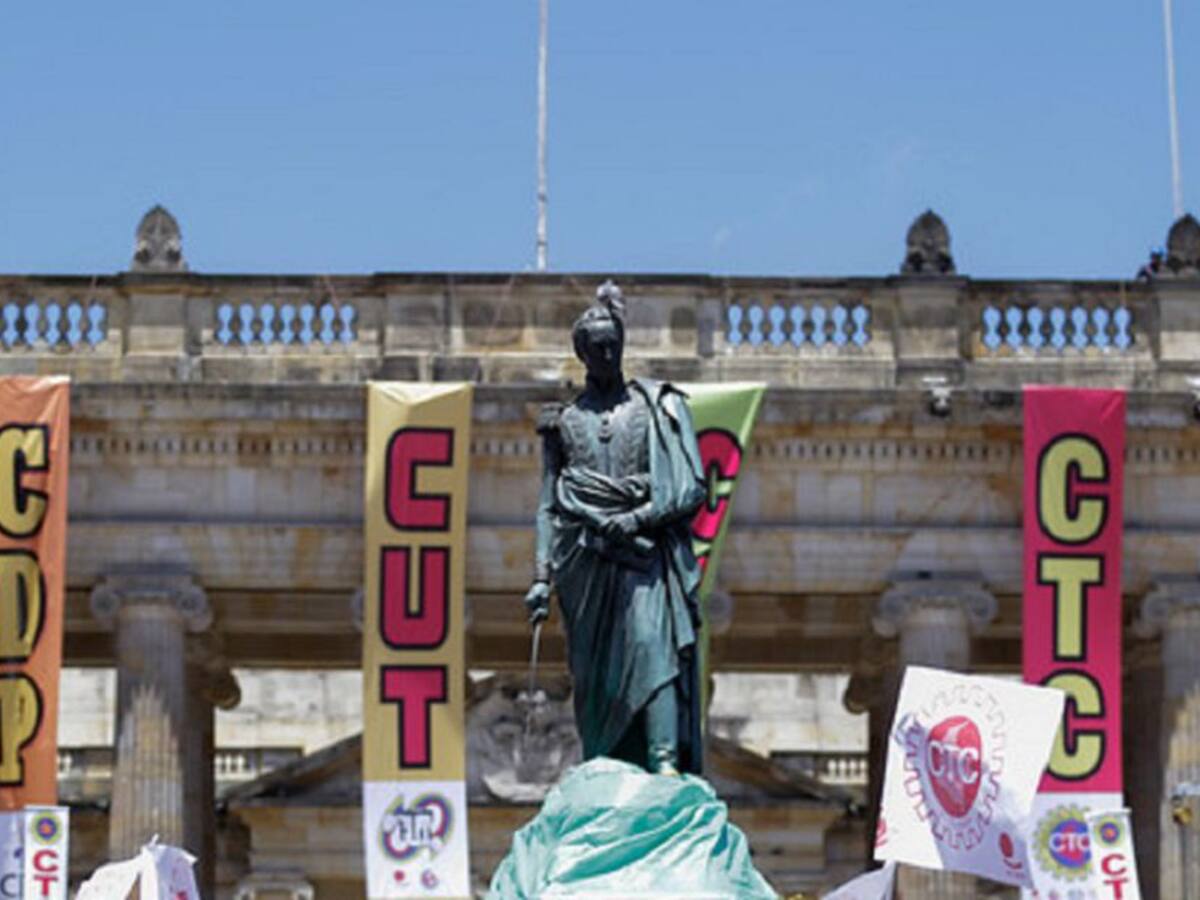 Centrales obreras plantean incremento al salario mínimo del 10,07%