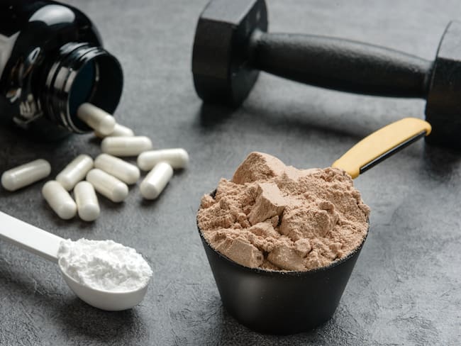 ¿Qué es mejor la creatina o la proteína como suplemento para hacer ejercicio?