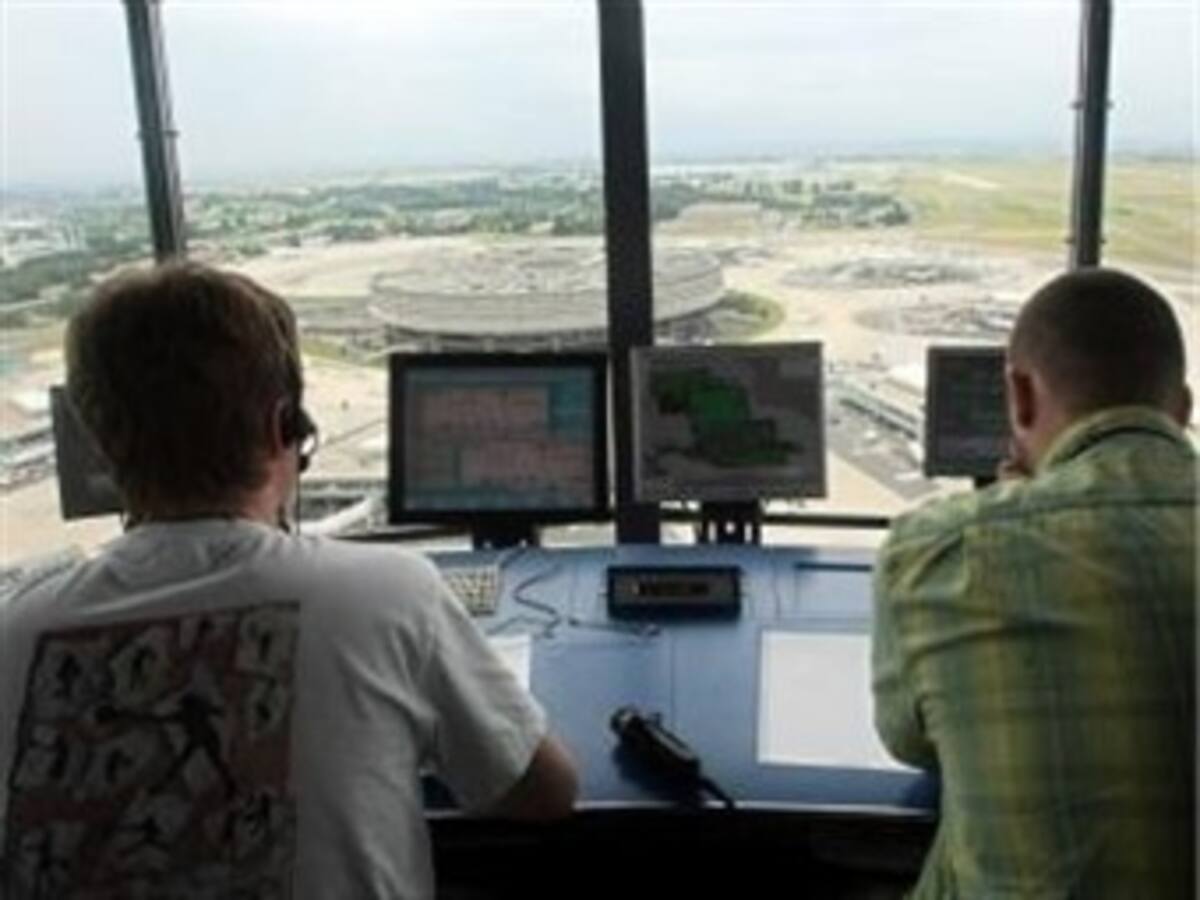 Controladores Aéreos denuncian deudas salariales. Aerocivil lo desmiente