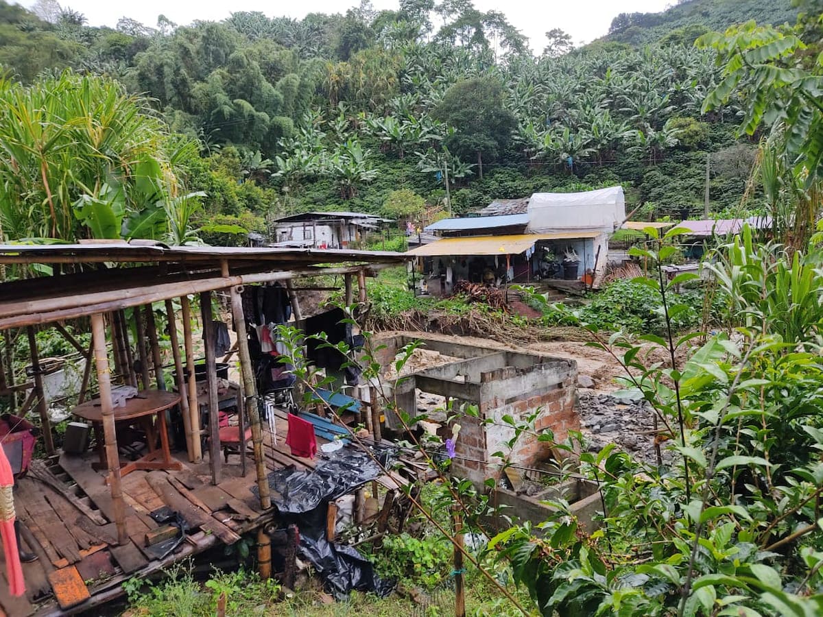 Emergencia en Guática por creciente de una quebrada que afectó viviendas y carreteras