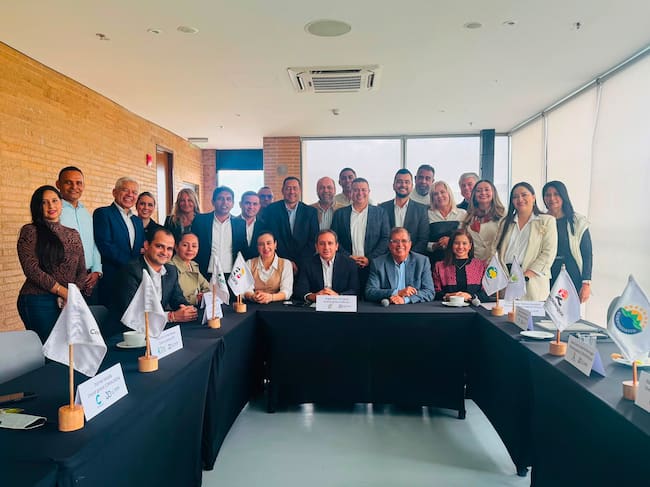 Reunión de las Corporaciones Autónomas Regionales (CAR) con el gobierno entrante. // Cardique