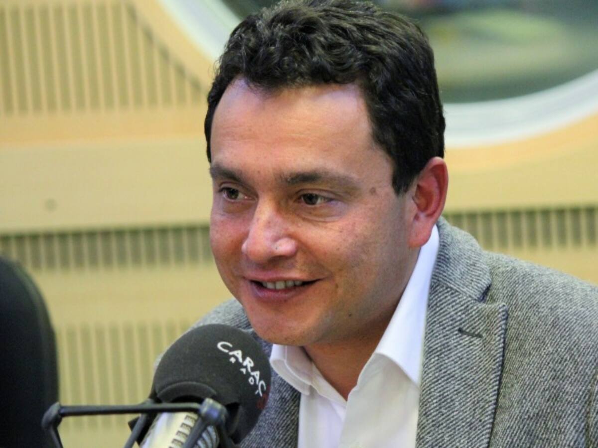 El Gobierno permitió una zona de despeje a las Farc: Jairo Libreros