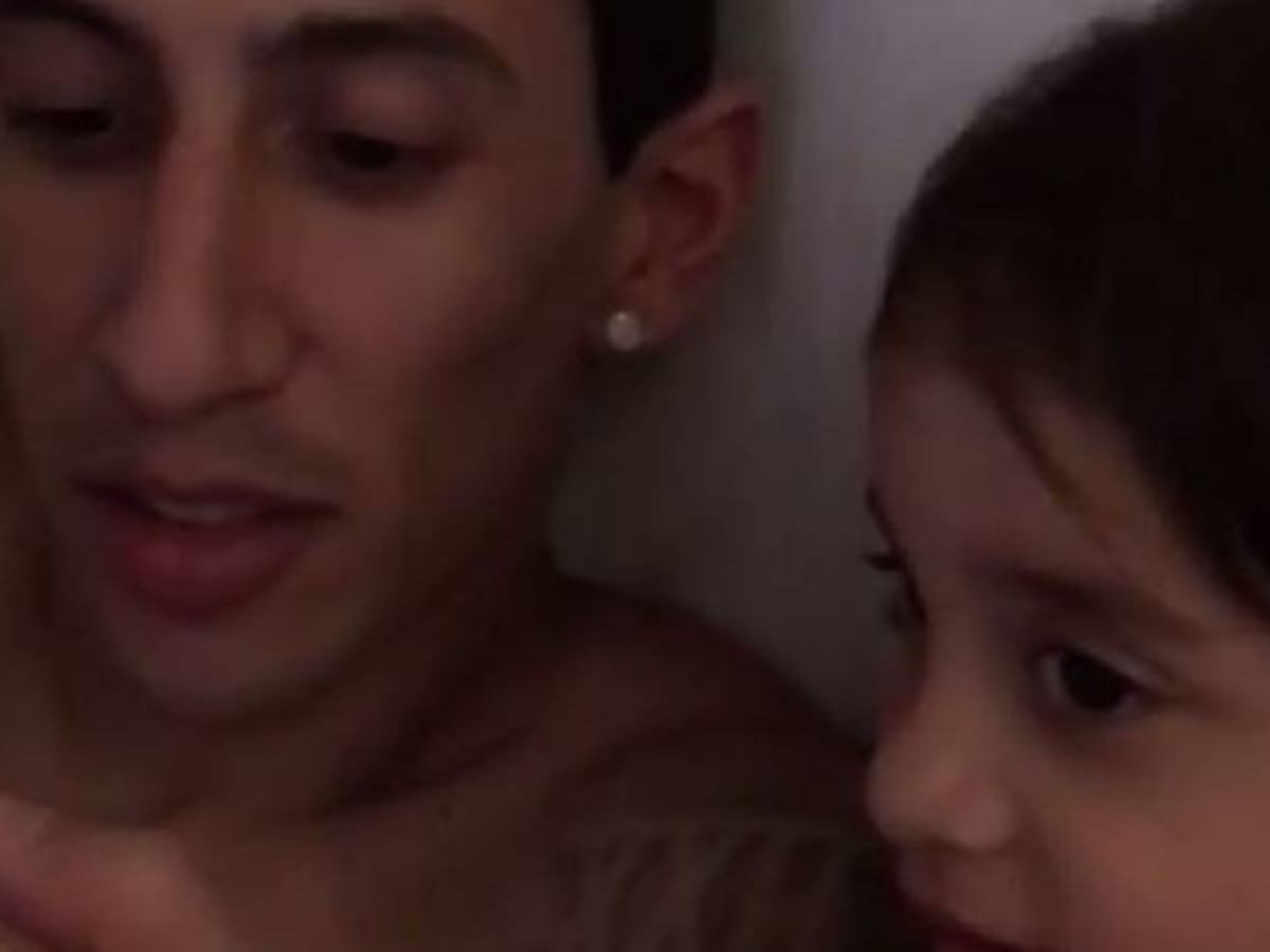 Ángel Di María le enseña francés a su hija