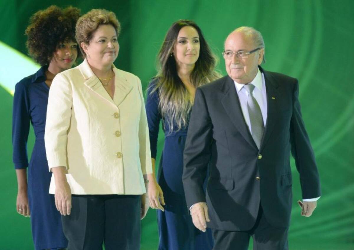 Con la presencia de las más destacadas figuras del fútbol mundial se sortearon los grupos para próxima cita mundialista que se celebrará en Brasil. Colombia comparte el Grupo C con Costa de Marfil, Japón y Grecia.