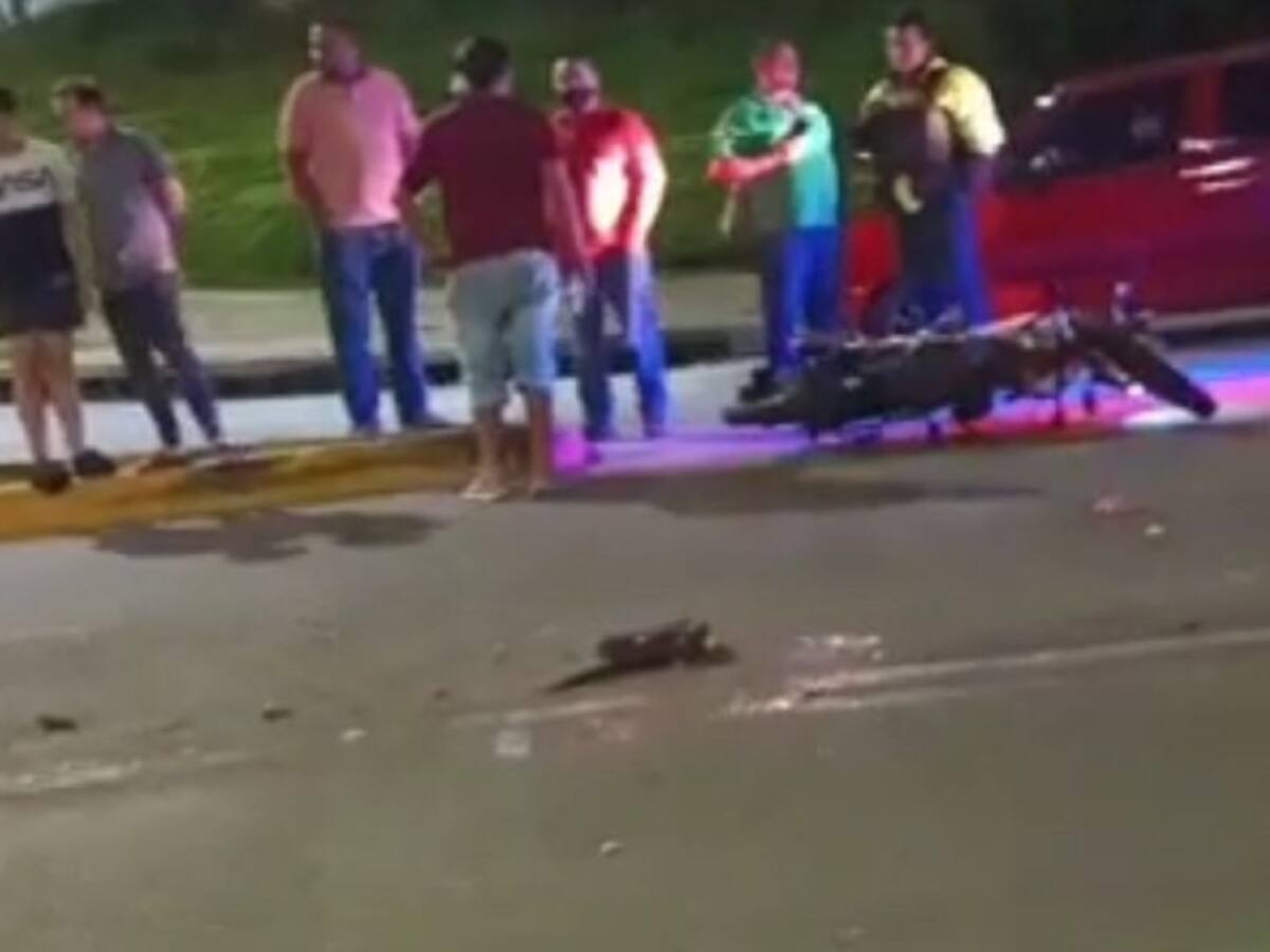 Motociclista muere al ser arrollado por un camión